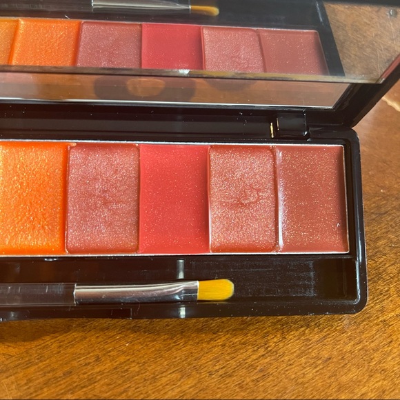 Avon 8 in 1 Lip Palette Natural Ribbons - Picture 3 of 10